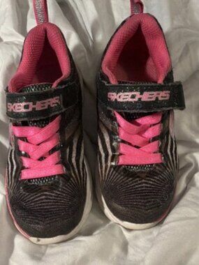 Skechers Girls Black Pink Striped Sneakers US Size 10.5 Hook & Loop Comfort Flat